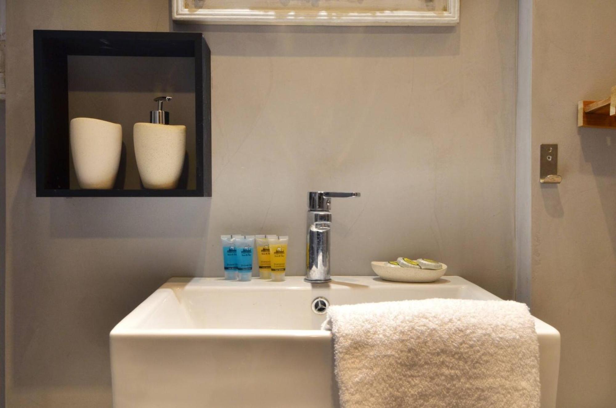 A Modern Rustic Cosy Apartment At The Foot Of Mount Lycabettus Aten Exteriör bild